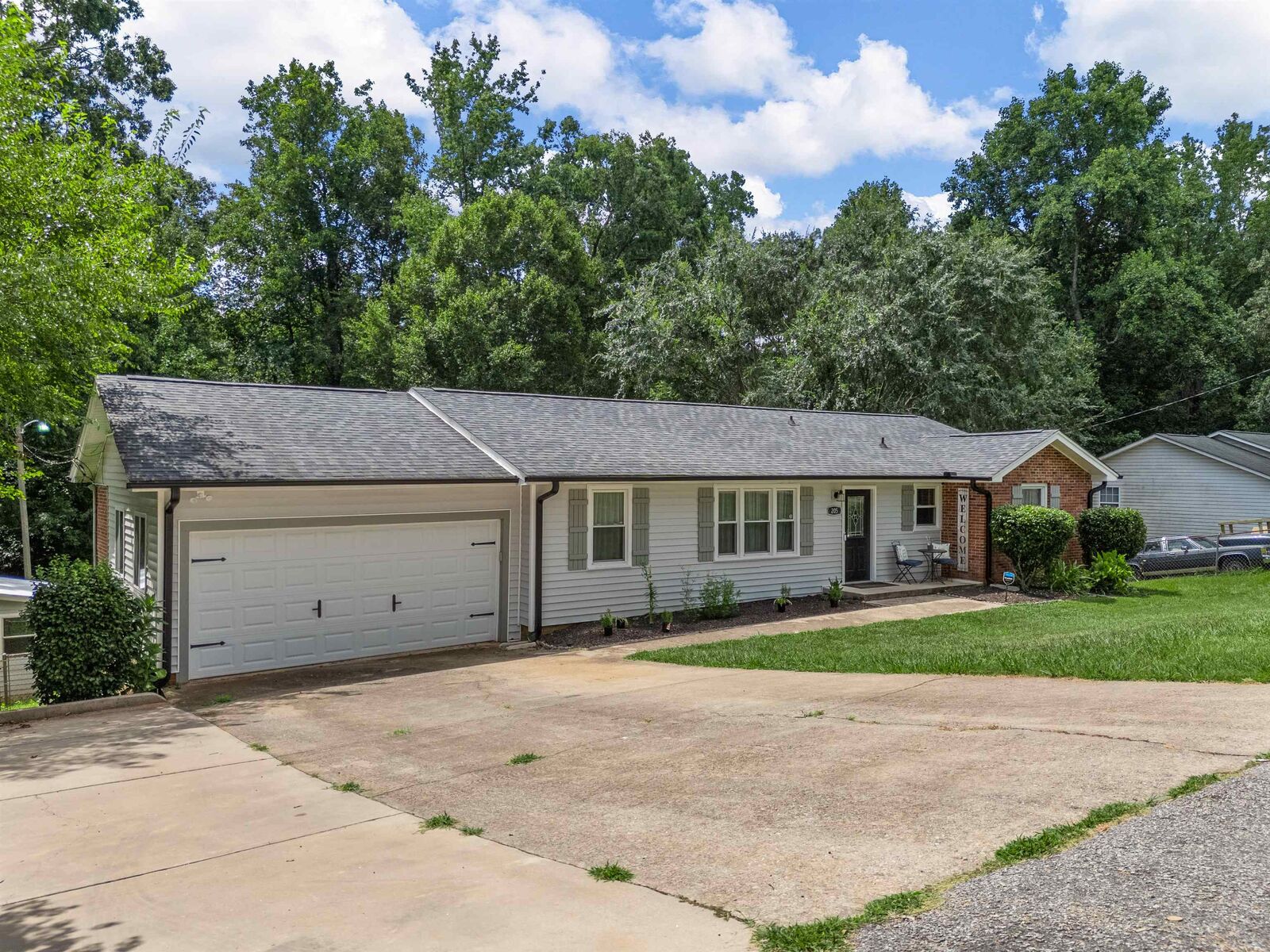 Property Photo: 205 Maxie Avenue SC 29611