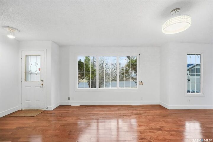 Property Photo:  1424 Faulkner Crescent  SK S7L 3R4 