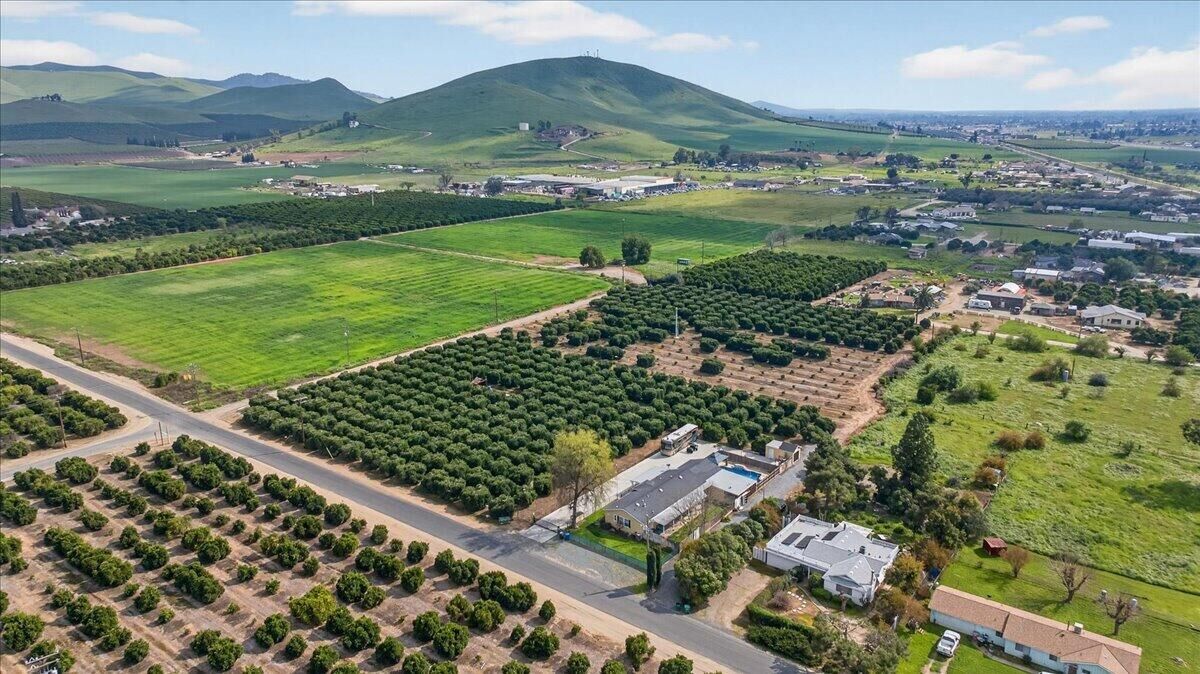 Property Photo:  23547 Avenue 184  CA 93257 