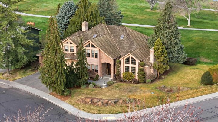 Property Photo:  230 Greenbriar West  WA 99352 