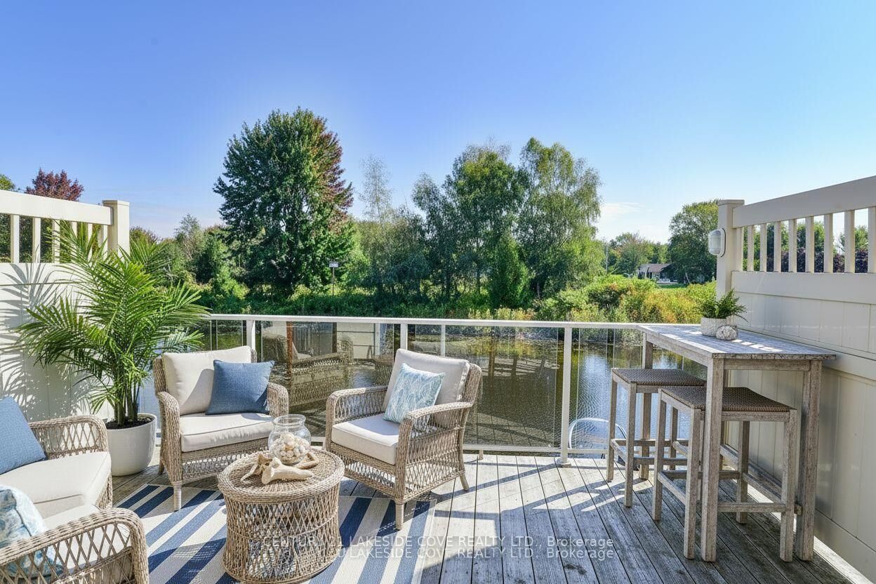 Property Photo:  4 Paradise Boulevard Unit #6  ON L0K 1B0 