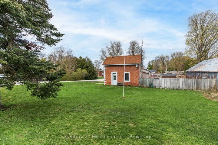 Property Photo: 15 Ellen Street ON N0C 1E0