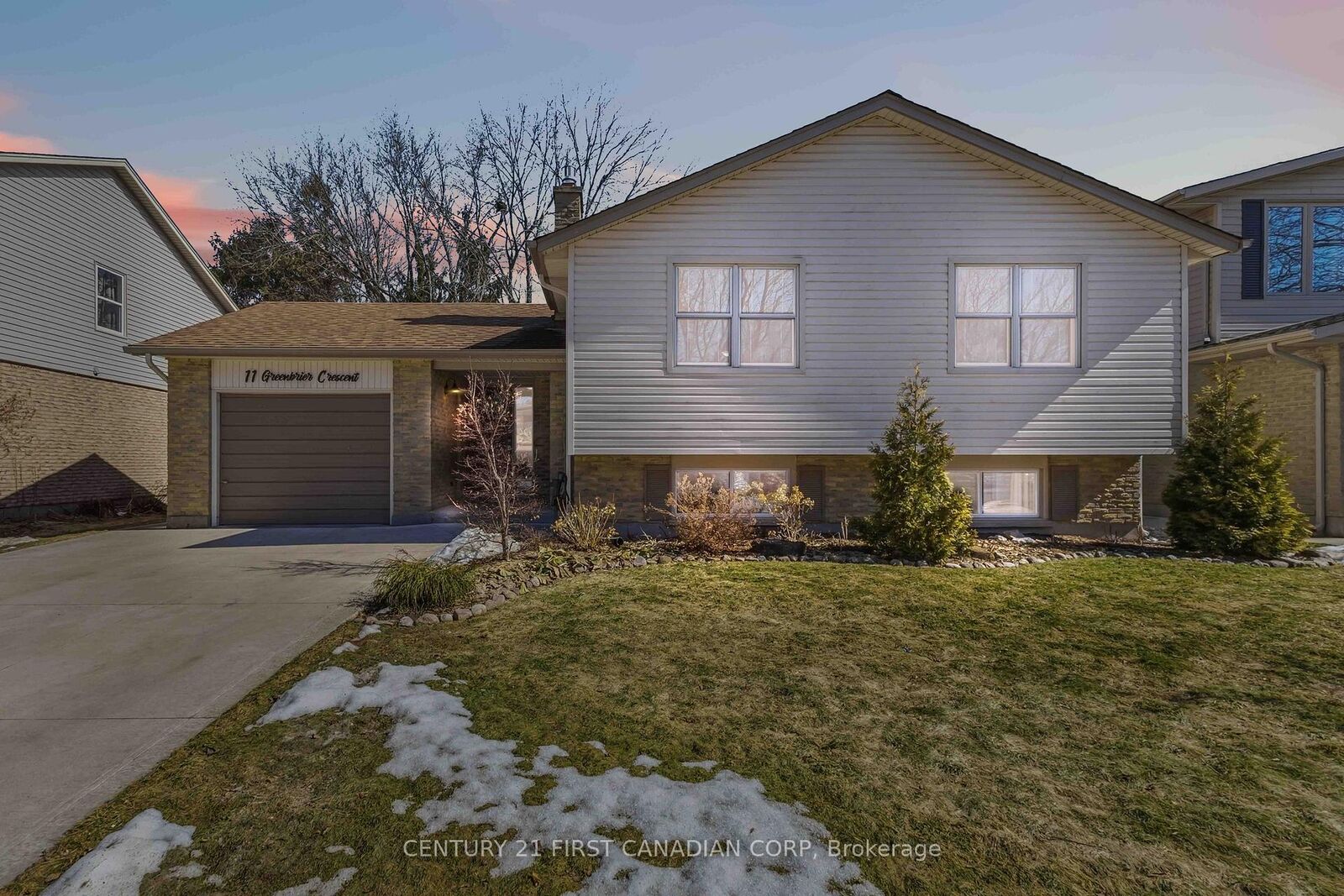 Photo de la propriété:  11 Greenbrier Crescent  ON N6J 3X6 