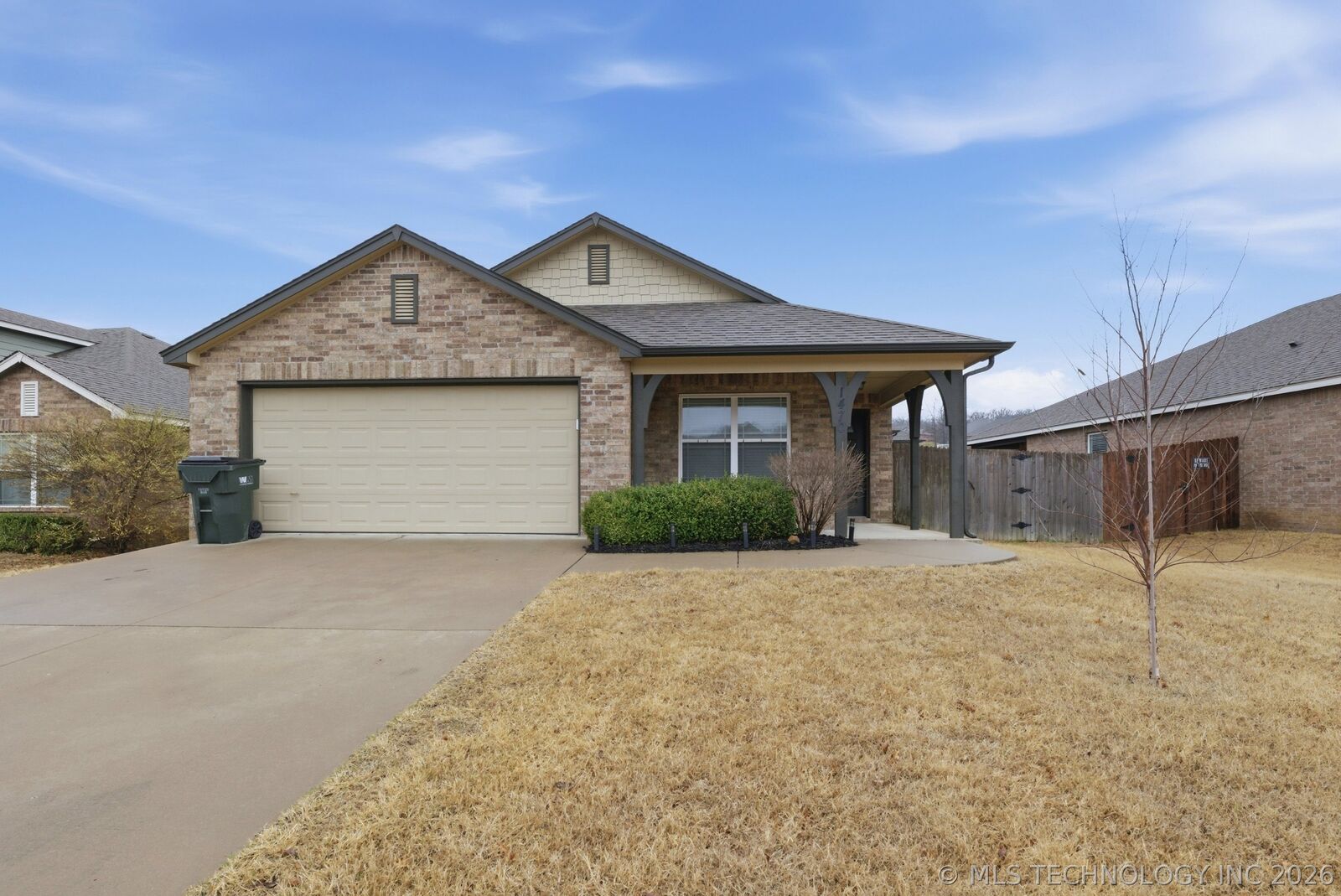 Property Photo:  1470 W Burnham Avenue  OK 74066 