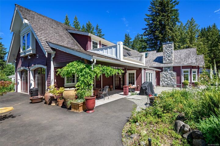 Property Photo: 7679 Victor Lane BC V0R 1W0