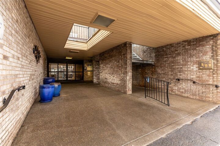 Property Photo:  2160 Greentree Rd. 405W  PA 15220 