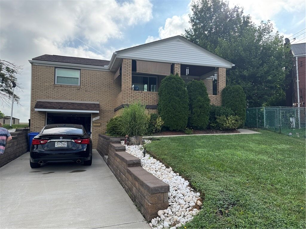 Property Photo:  3642 Longview Dr  PA 15120 