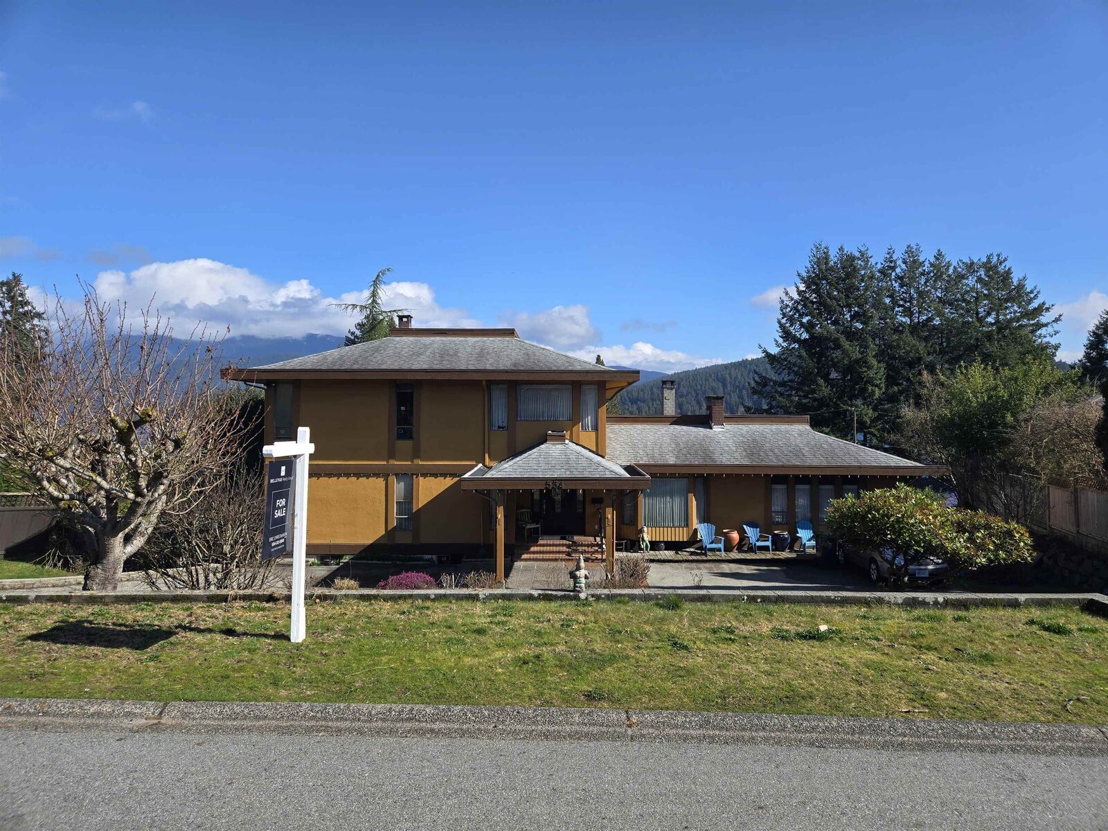 Property Photo: 534 Beachview Drive BC V7G 1P9