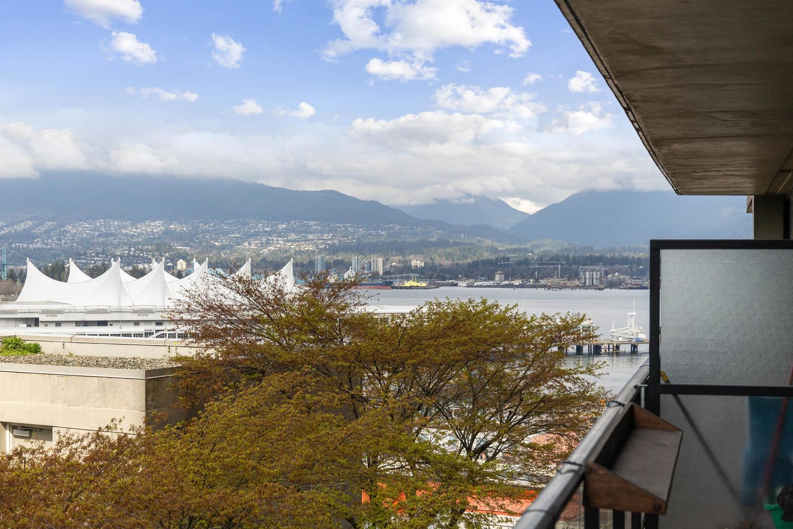Property Photo: 108 W Cordova Street 1407 BC V6B 0G5