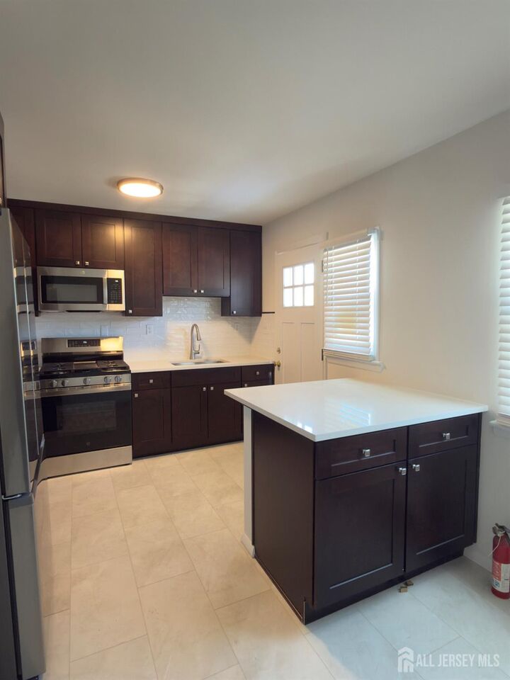 Property Photo:  298 Central Avenue 5B  NJ 08817 