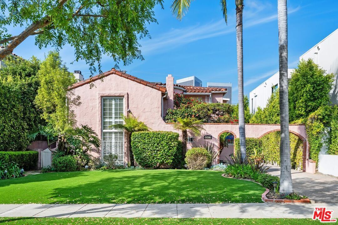 Property Photo:  443 S Peck Dr  CA 90212 