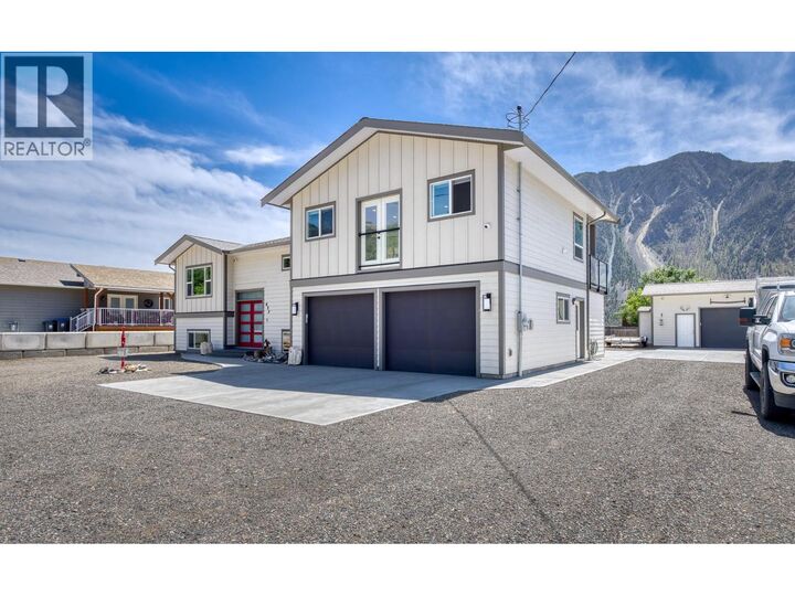 Property Photo: 617 2nd Avenue BC V0X 1N2