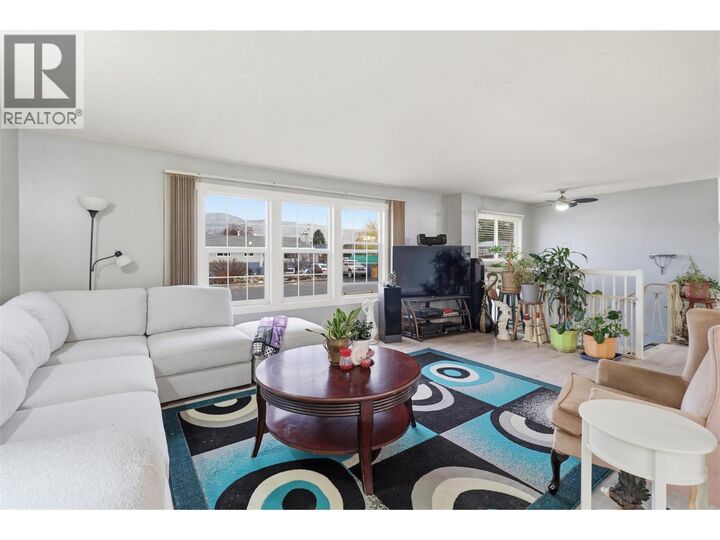 Photo de la propriété:  2250 Ponderosa Avenue  BC V2B 4V9 