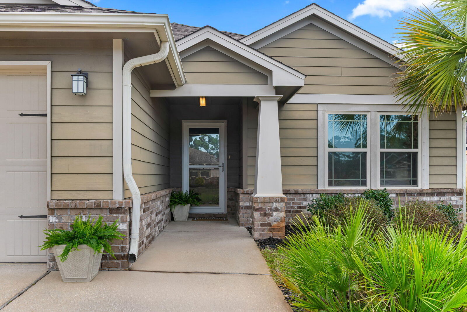 Property Photo:  2686 Hartman Court  FL 32566 