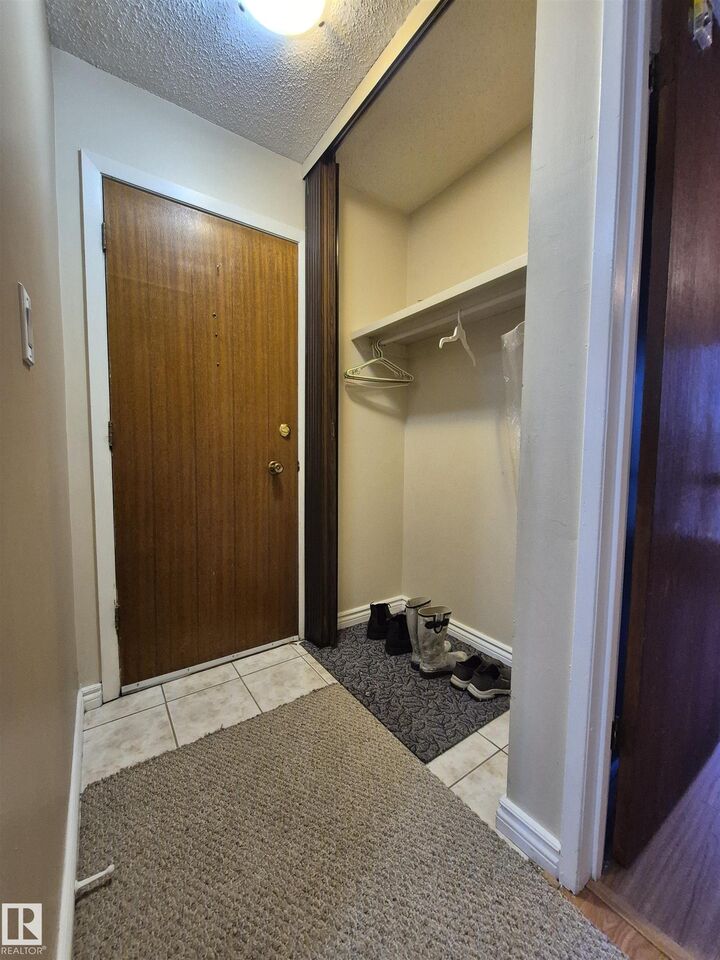 Photo de la propriété:  9140 149 Street NW 6  AB T5R 1C2 