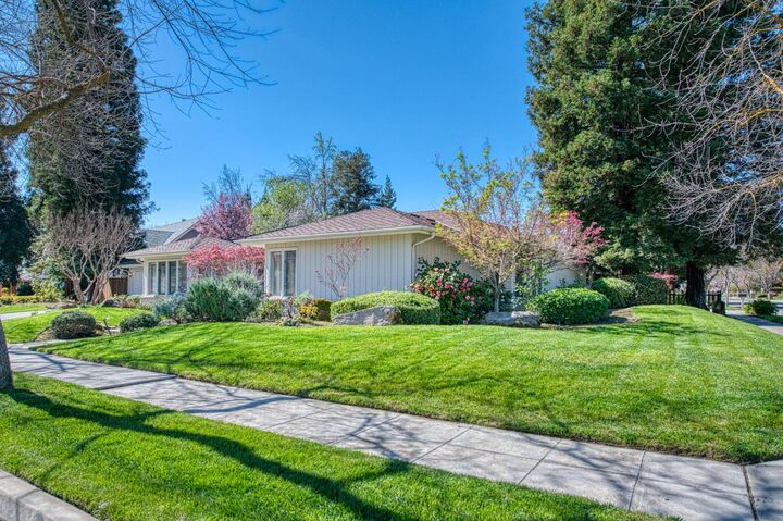 Property Photo:  6561 N Thorne Avenue  CA 93711 