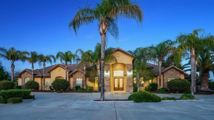 Property Photo:  11116 E Dayton Avenue  CA 93657 