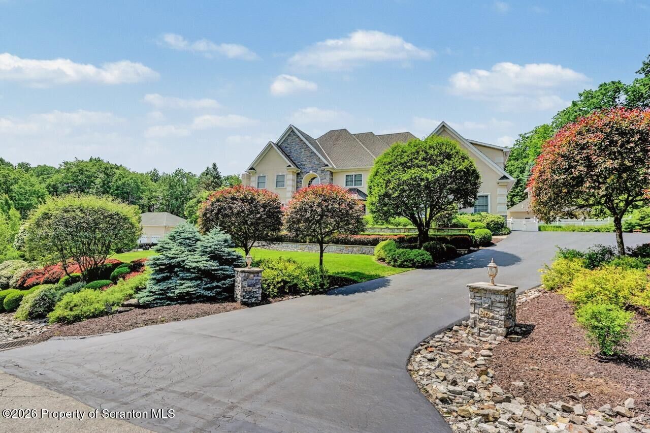 Property Photo: 52 Ivywood Drive PA 18411