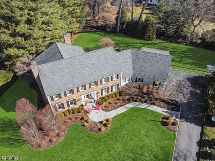 Property Photo:  9 Buttonwood Ln  NJ 07928 