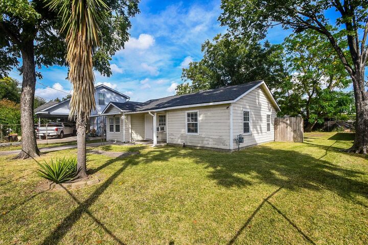 Property Photo:  5710 Cherry Street  TX 77026 