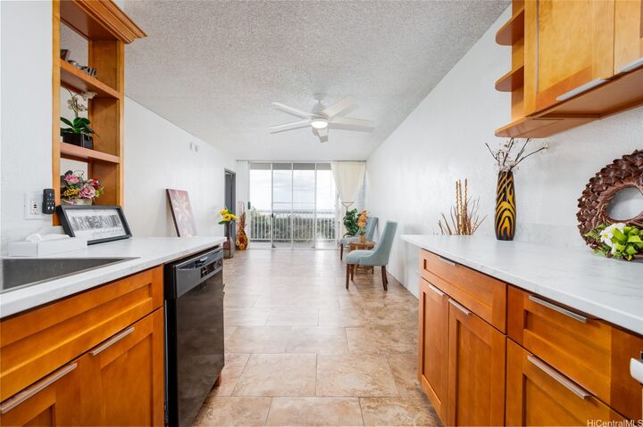 Property Photo:  98-099 Uao Place 609  HI 96701 