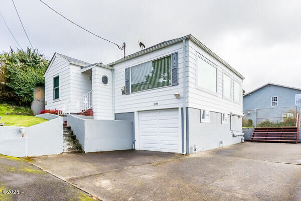Property Photo:  1740 NE 16th Street  OR 97367 