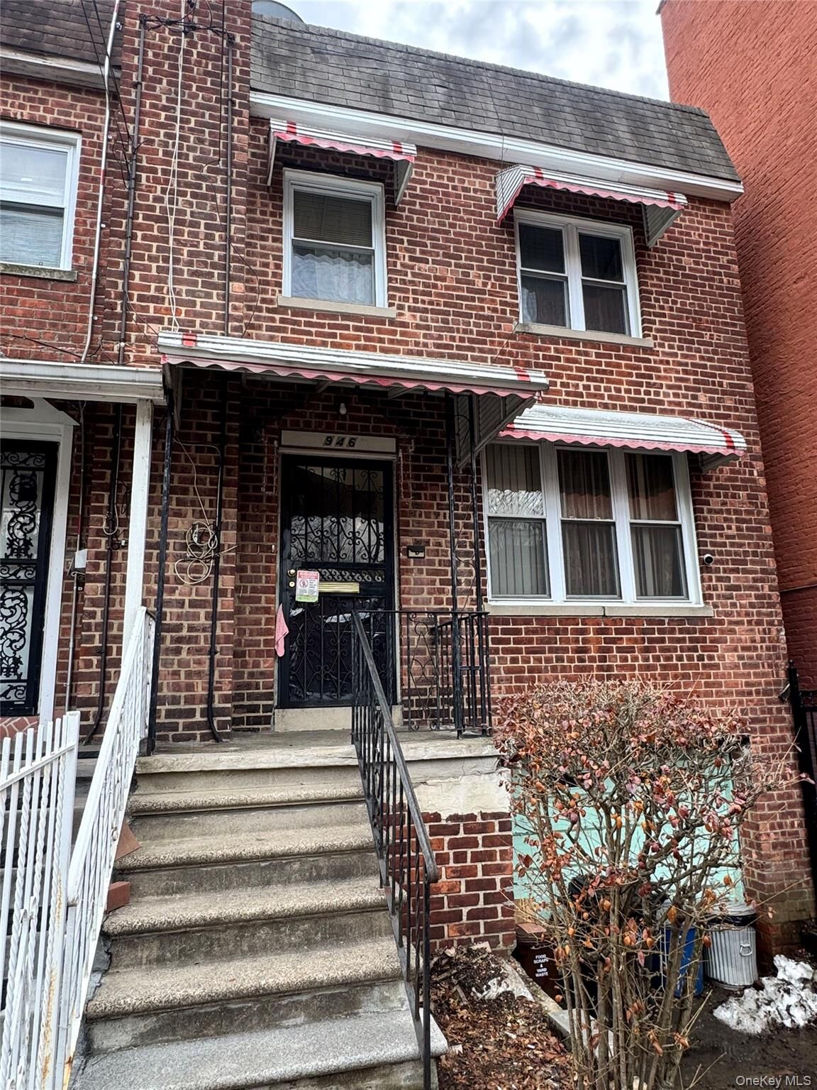 Property Photo:  946 E 215th Street  NY 10469 