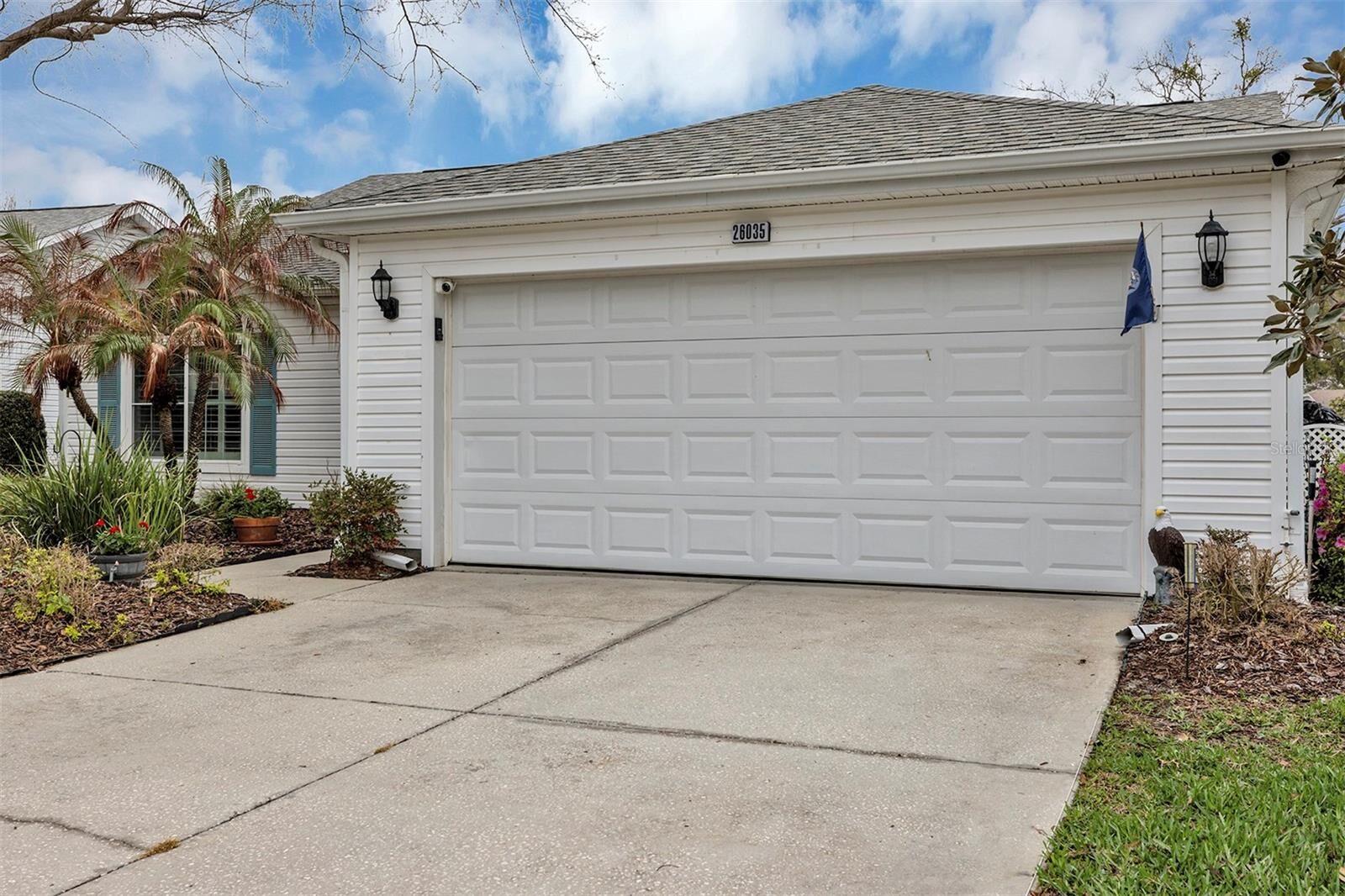 Property Photo:  26035 Oakmount Drive  FL 34748 