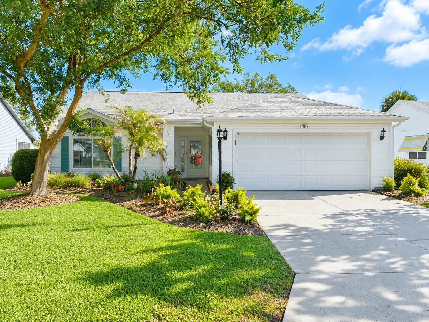 Property Photo:  26035 Oakmount Drive  FL 34748 