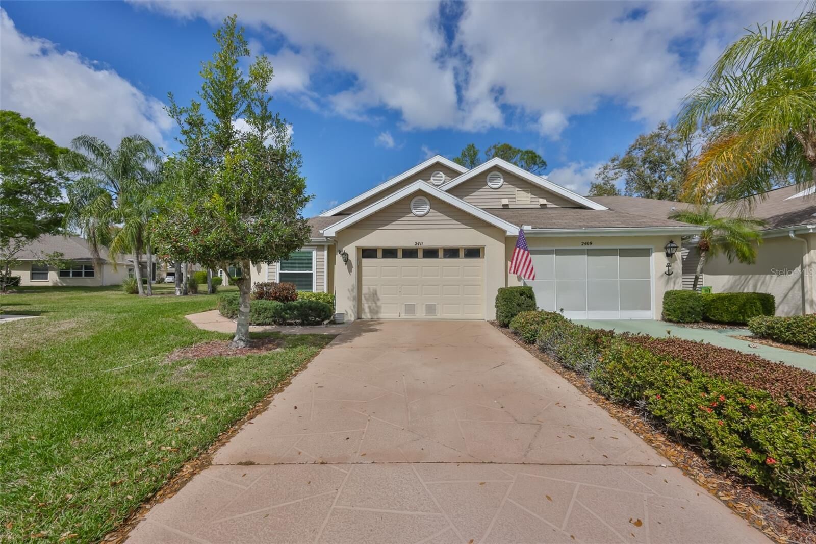 Property Photo: 2411 Old Nantucket Court FL 33573