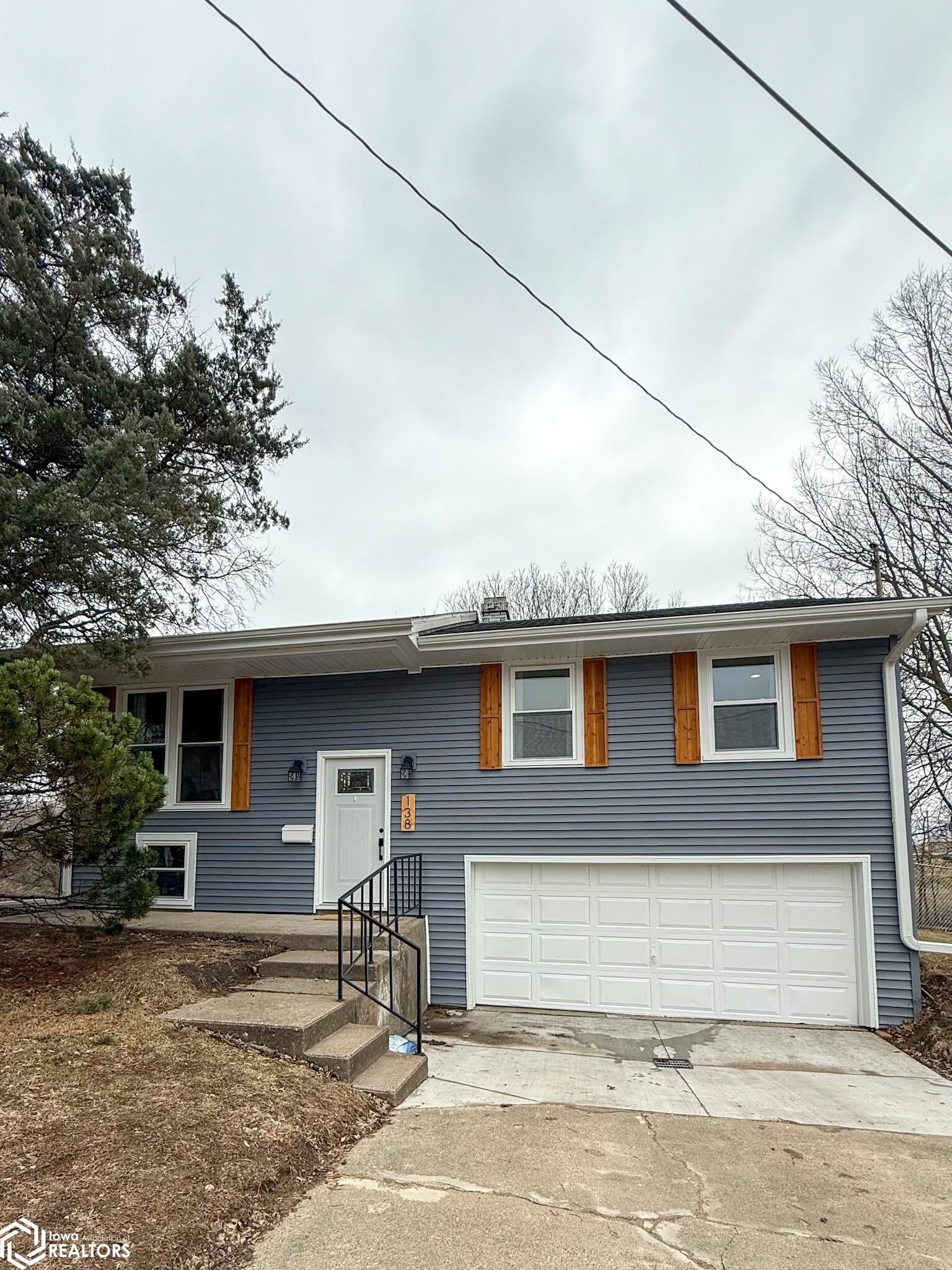 Property Photo:  138 Cottonwood Court  IA 52601 