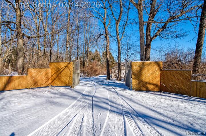Property Photo:  9800 Roberts Road  MI 48137 9535 