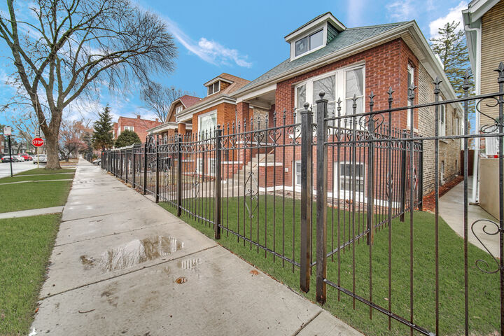 Property Photo:  2053 N Laporte Avenue  IL 60639 