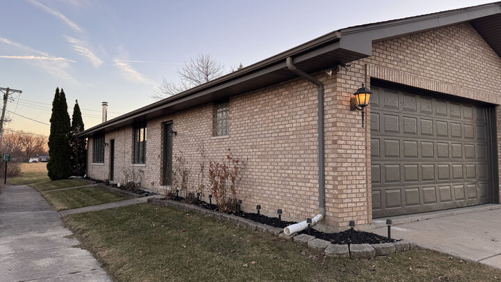 Property Photo:  253 E 165th Street  IL 60473 