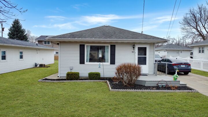 Property Photo:  1107 Sanger Street  IL 61350 