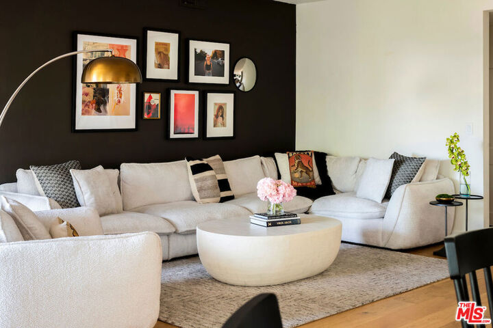 Property Photo:  651 Wilcox Avenue 3C  CA 90004 