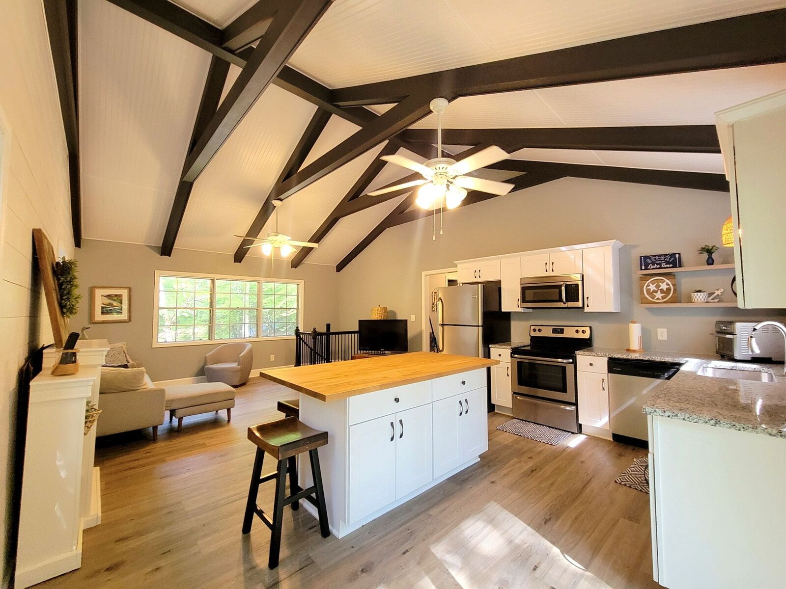 Property Photo:  1377 Four Seasons Dr  TN 37166 