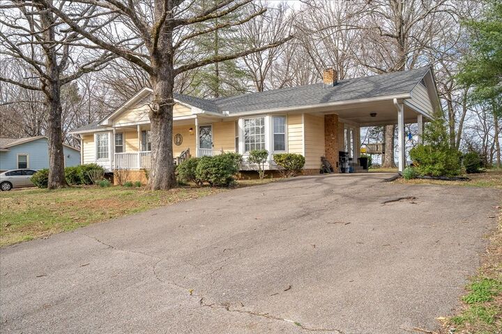 Property Photo:  1606 Briarwood Dr  TN 38464 