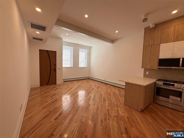 Property Photo:  695 Elm Street 2  NJ 07032 