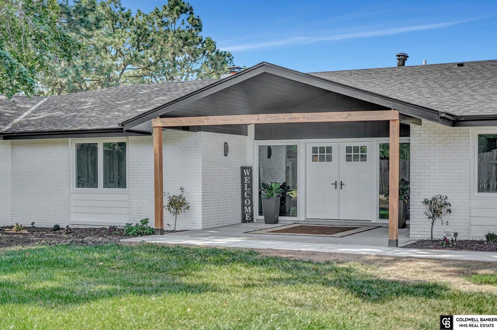 Property Photo: 2505 S 70th Street NE 68506