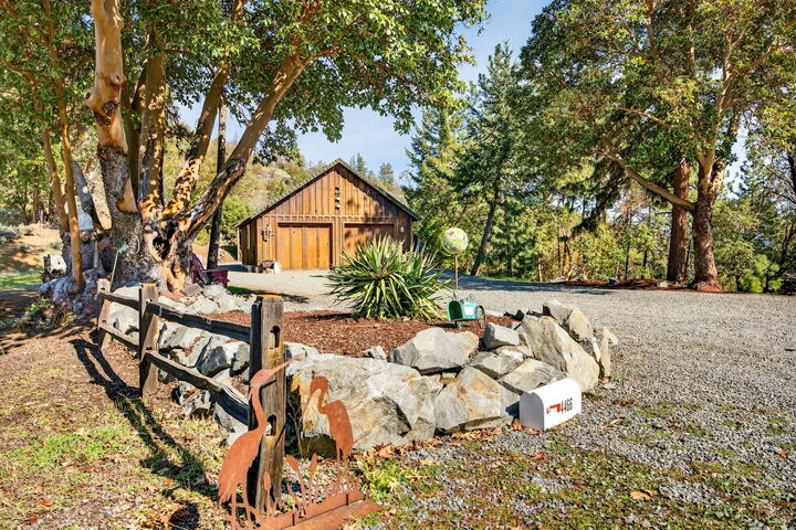 Property Photo:  4466 W Griffin Creek Road  OR 97501 