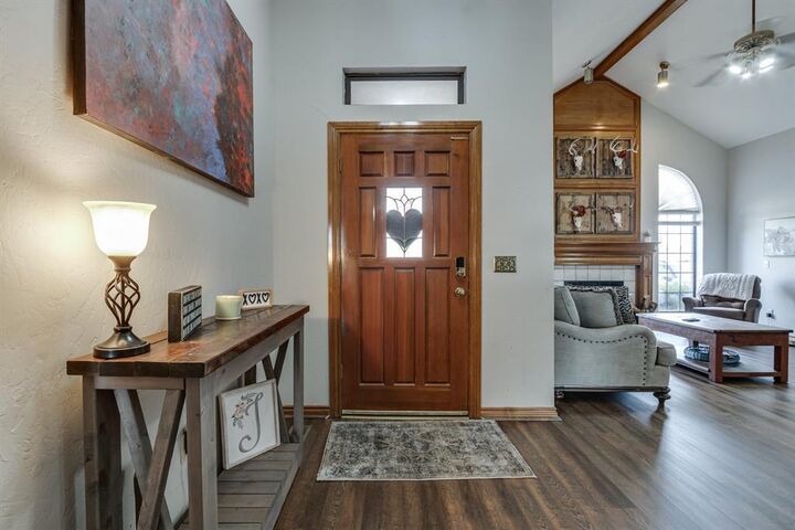 Property Photo:  305 N Jasper Way  OK 73064 