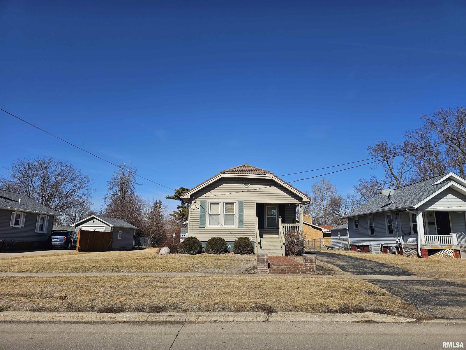 Property Photo: 569 E 5th Street IL 61401