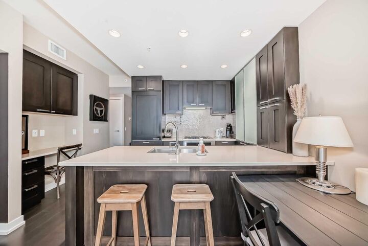 Property Photo: 222 Riverfront Avenue SW 1528 AB T2P 0X2