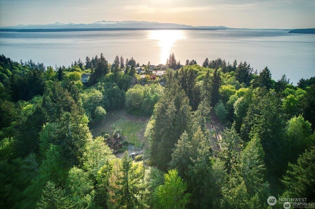 Property Photo:  6920  Fisher Road  WA 98026 