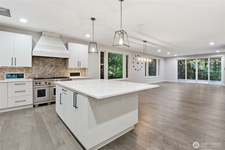 Property Photo:  332  13th Avenue  WA 98033 