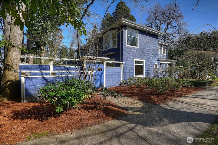 Property Photo:  923 N Yakima Avenue  WA 98403 