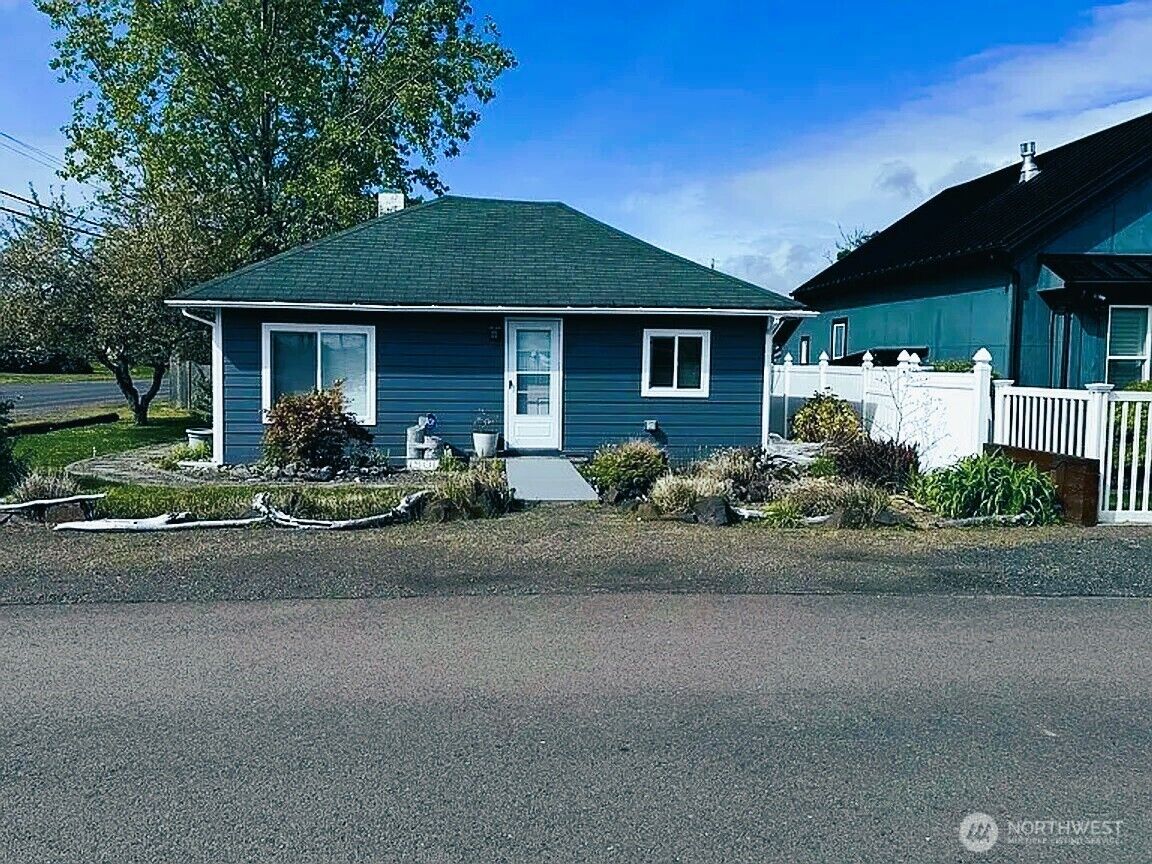 Property Photo:  1501  262 Place  WA 98640 