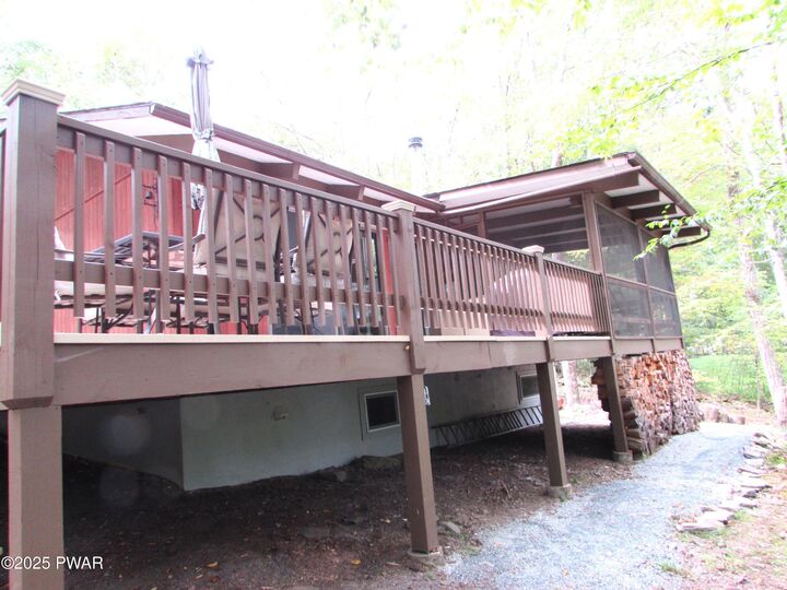 Property Photo:  124 Hickory Drive  PA 18428 