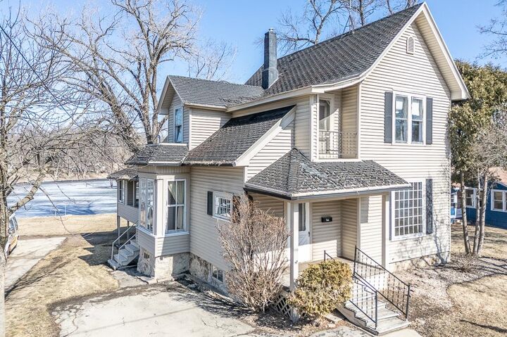 Property Photo:  211 E Wolf River Avenue  WI 54961-1470 